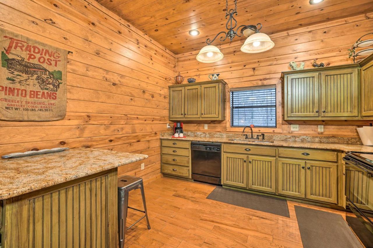 Broken Bow Cabin With Deck, Hot Tub And Fire Pit! Dış mekan fotoğraf